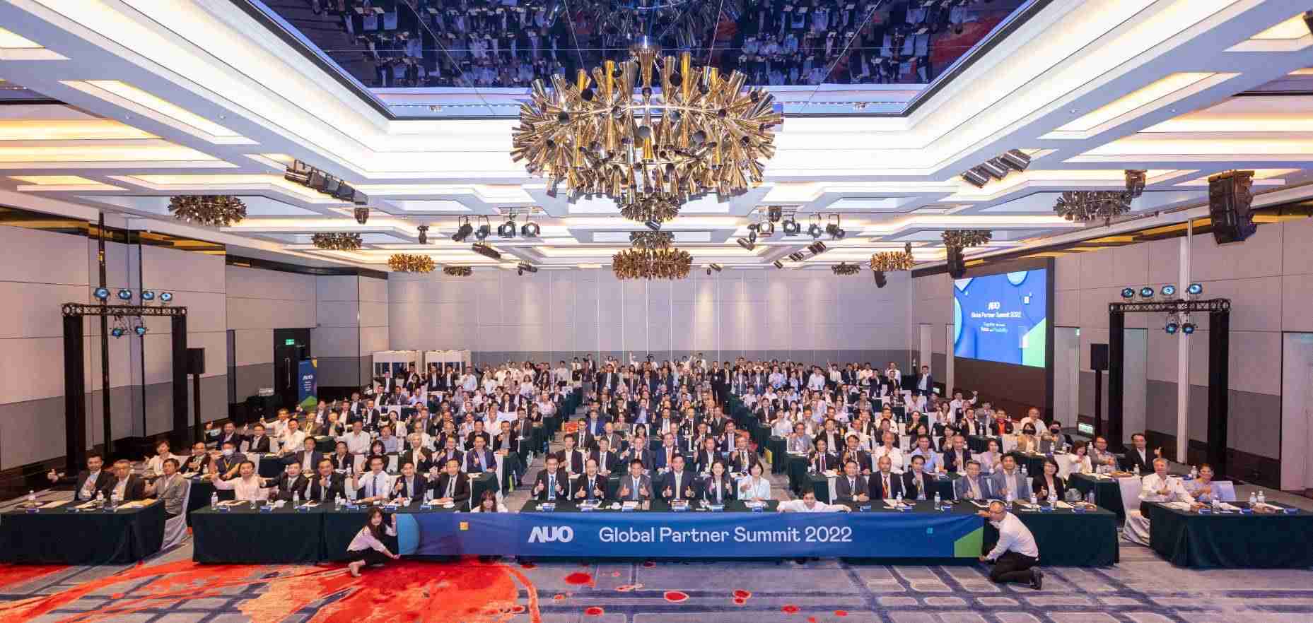 友達推動「安心、、創新、、用心、、同心、、盡心」五星職旅，，，為菲籍員工打造全方位照護，，，首度贏得「人權實踐與發展領袖獎」殊榮