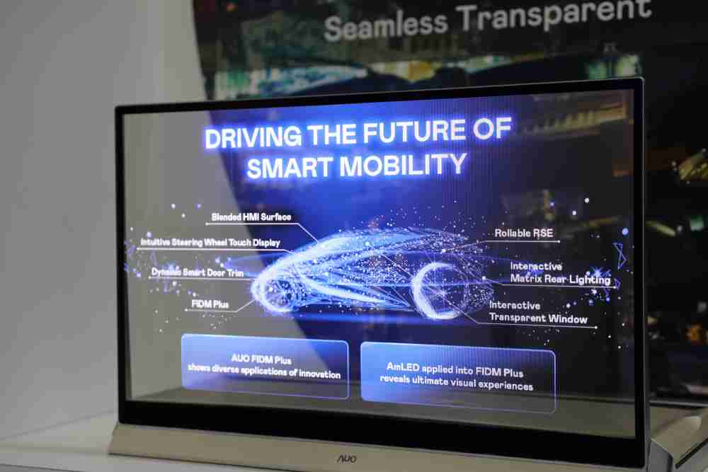 森林舞会凭借着超高亮度和透明度，，，，这款30吋透明Micro LED显示器在AR系统与智慧零售具有潜在的应用价值。。