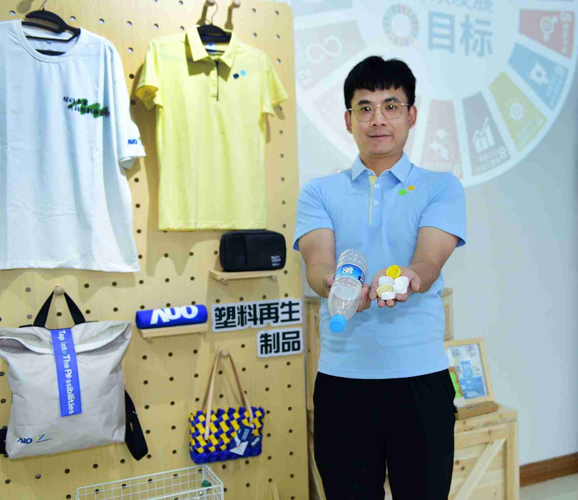 「2024智慧森林舞会展」永续发展馆中，，，展示森林舞会厦门驱动永续发展之成果，，，包含将厂内废弃物再制为实用物品，，将永续发展理念深植于员工生活日常实践